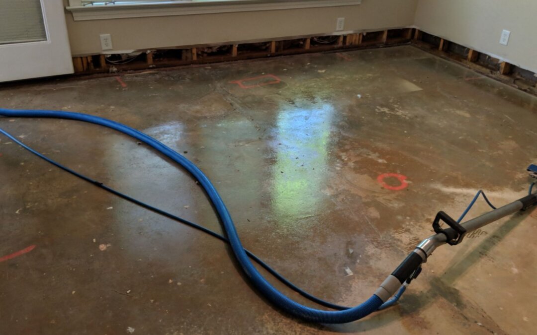 How Do Water Damage Restoration Experts in Cincinnati Detect Moisture Behind Walls?